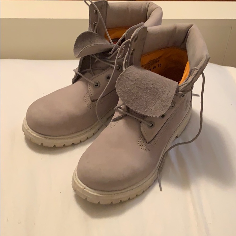Grey/white timberlands